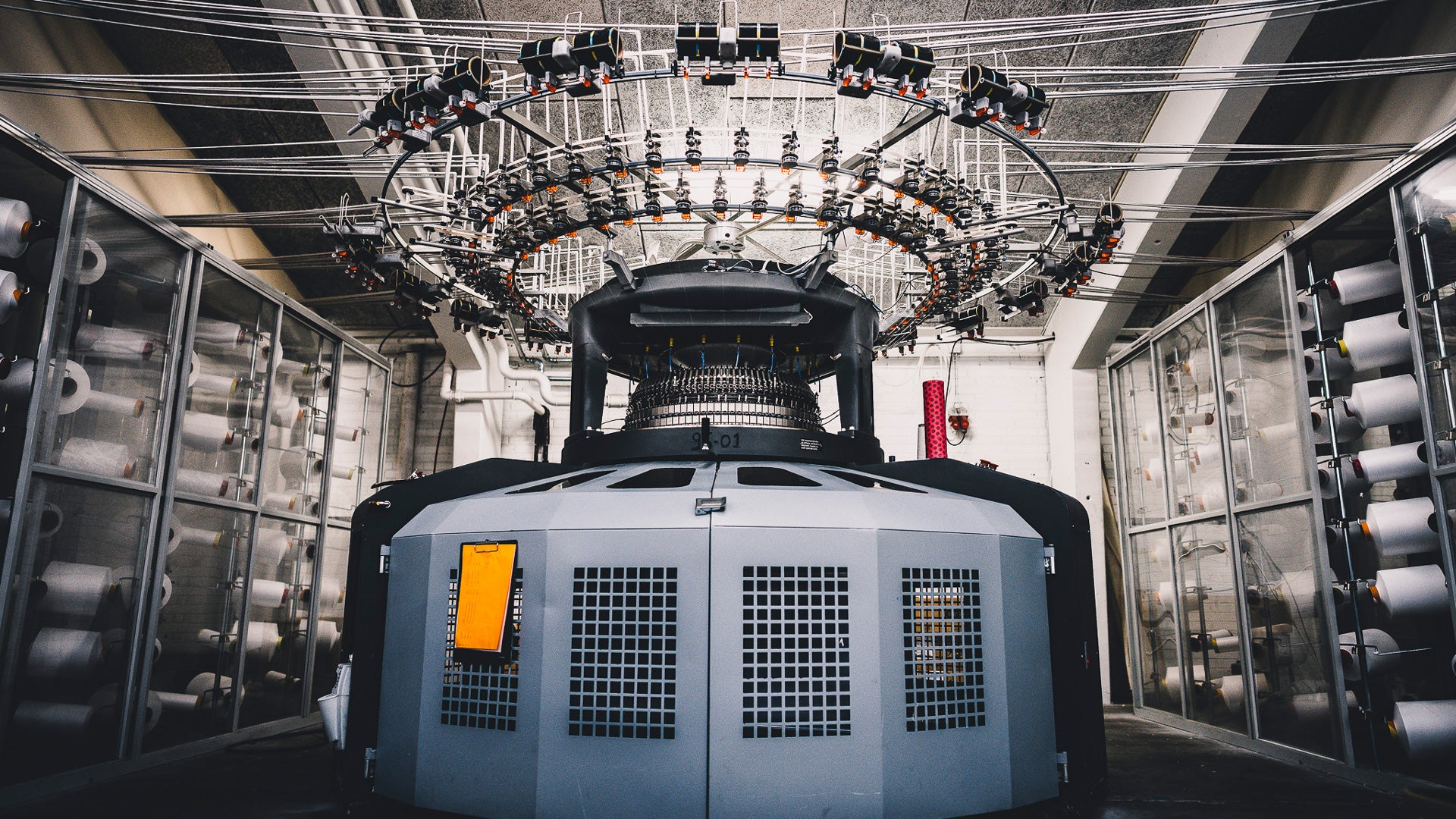 recharge er strikket i ikast, farvet i herning